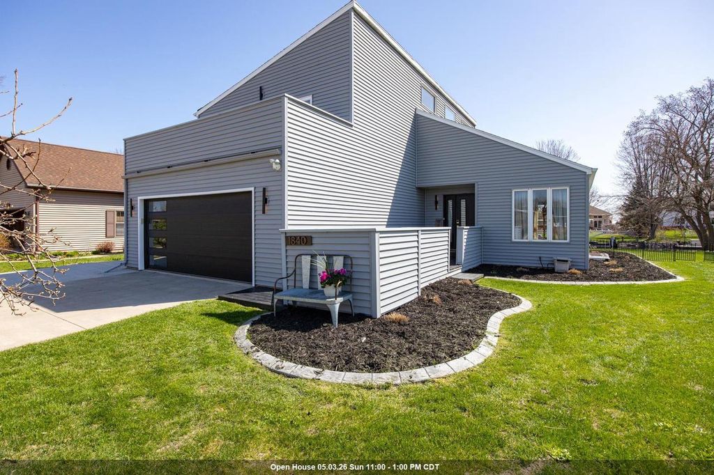 Photo of 1840 Cliffview COURT, Oshkosh, WI 54901 (MLS # 50324019)