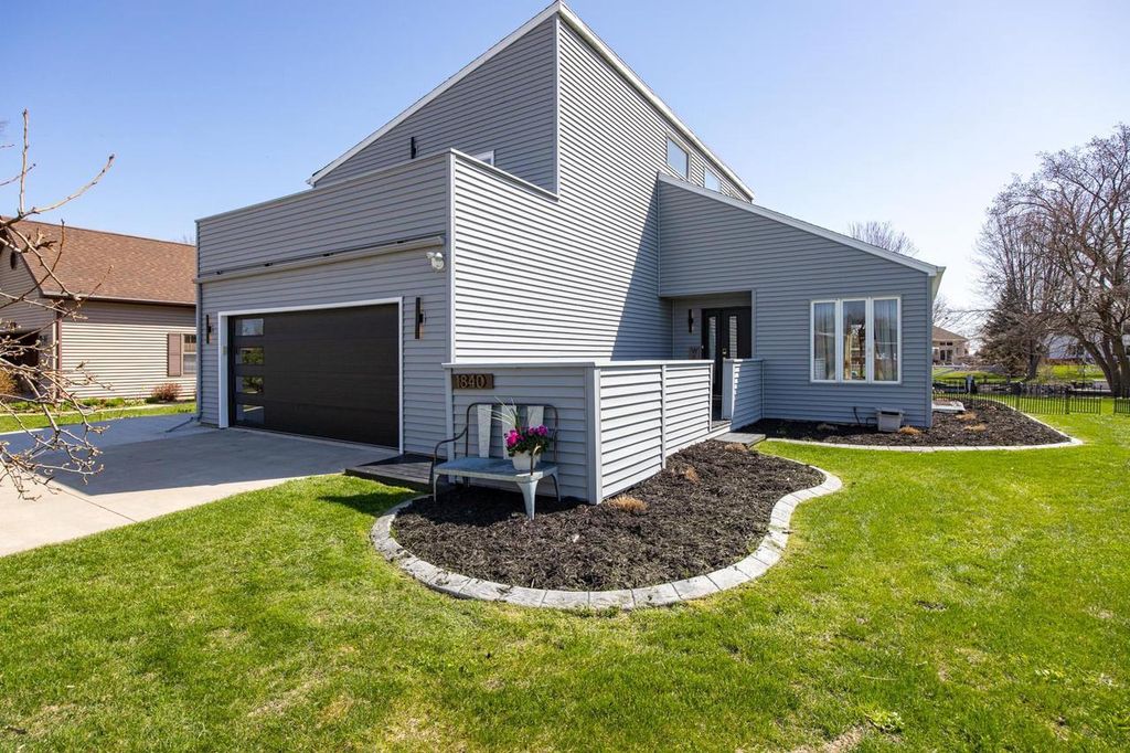 Photo of 1840 Cliffview COURT, Oshkosh, WI 54901 (MLS # 50324019)