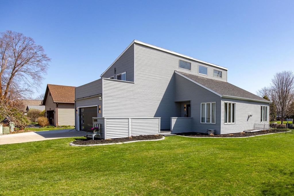 Photo of 1840 Cliffview COURT, Oshkosh, WI 54901 (MLS # 50324019)