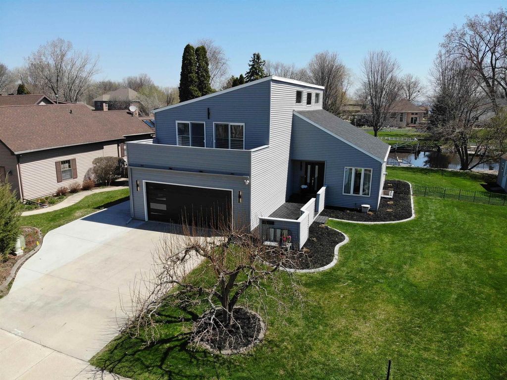 Photo of 1840 Cliffview COURT, Oshkosh, WI 54901 (MLS # 50324019)