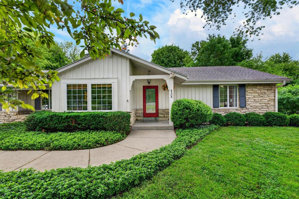 Photo of 8308 N Indian Creek PARKWAY, Fox Point, WI 53217 (MLS # 1967708)