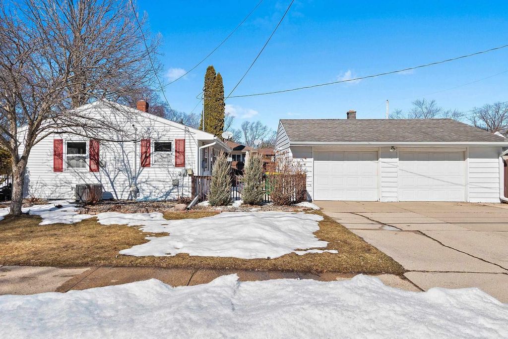 Photo of 1623 Jay LANE, Green Bay, WI 54304 (MLS # 50322649)