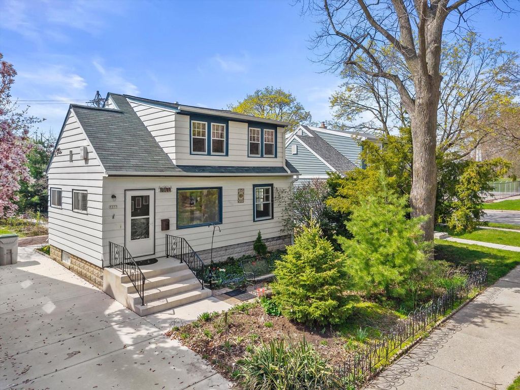 Photo of 5377 N 13th STREET, Milwaukee, WI 53209 (MLS # 1960394)