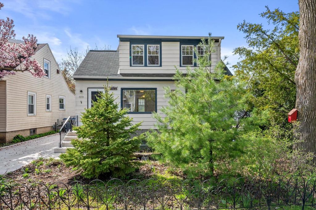 Photo of 5377 N 13th STREET, Milwaukee, WI 53209 (MLS # 1960394)