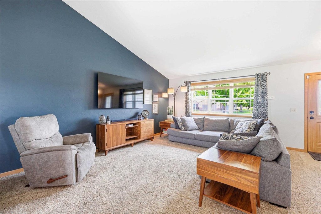Photo of N9433 Evan STREET, Appleton, WI 54915 (MLS # 50328813)