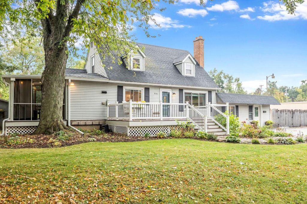 Photo of 836 Maxwell STREET, Lake Geneva, WI 53147 (MLS # 1938963)