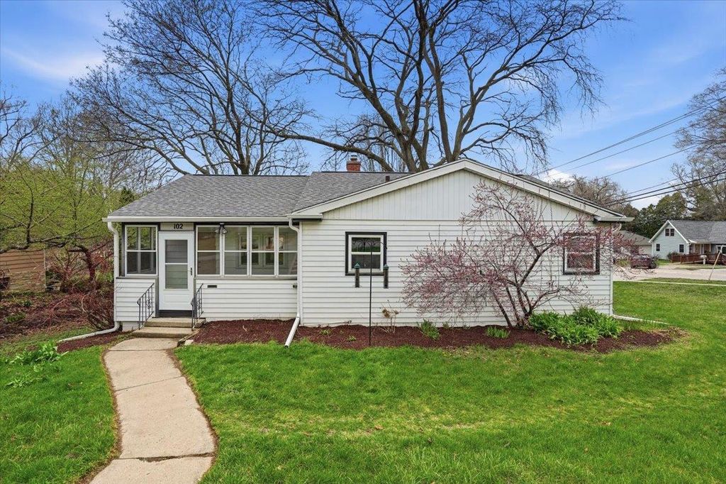 Photo of 102 W Lakeview AVENUE, Madison, WI 53716 (MLS # 2020838)