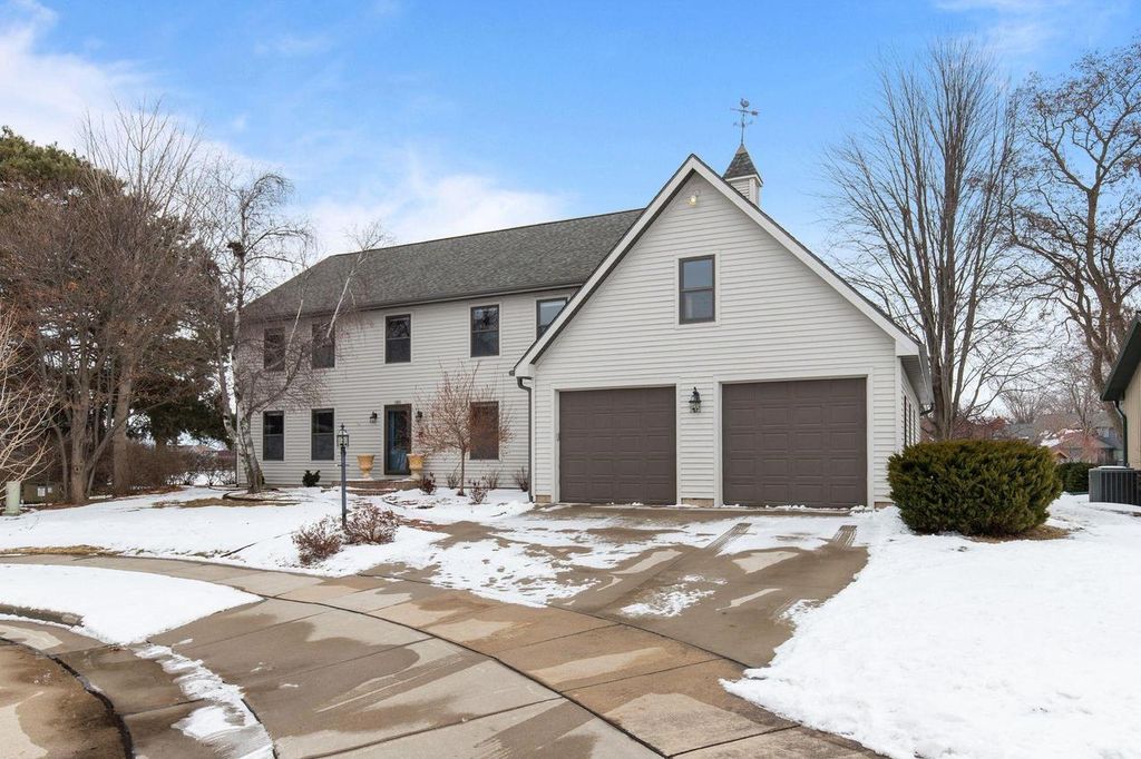 Photo of 1960 Cliffview COURT, Oshkosh, WI 54902 (MLS # 50320985)