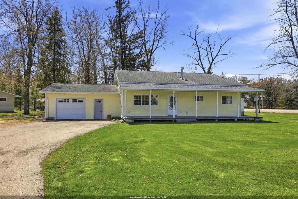 Photo of N5699 Maders CIRCLE, Shawano, WI 54166 (MLS # 50325340)