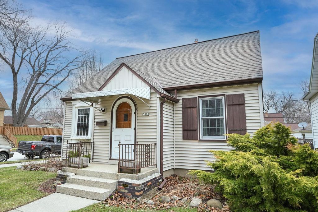 Photo of 3900 E Van Norman AVENUE, Cudahy, WI 53110 (MLS # 1956530)