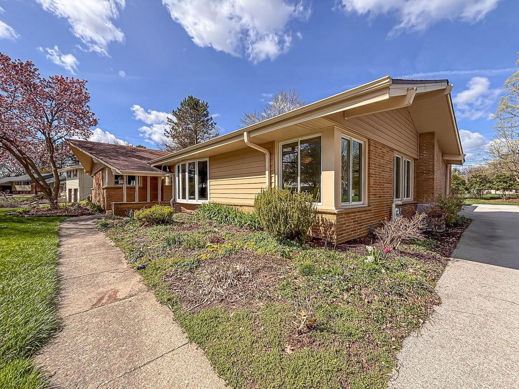 Photo of 1185 Apache TRAIL, Brookfield, WI 53005 (MLS # 1958886)