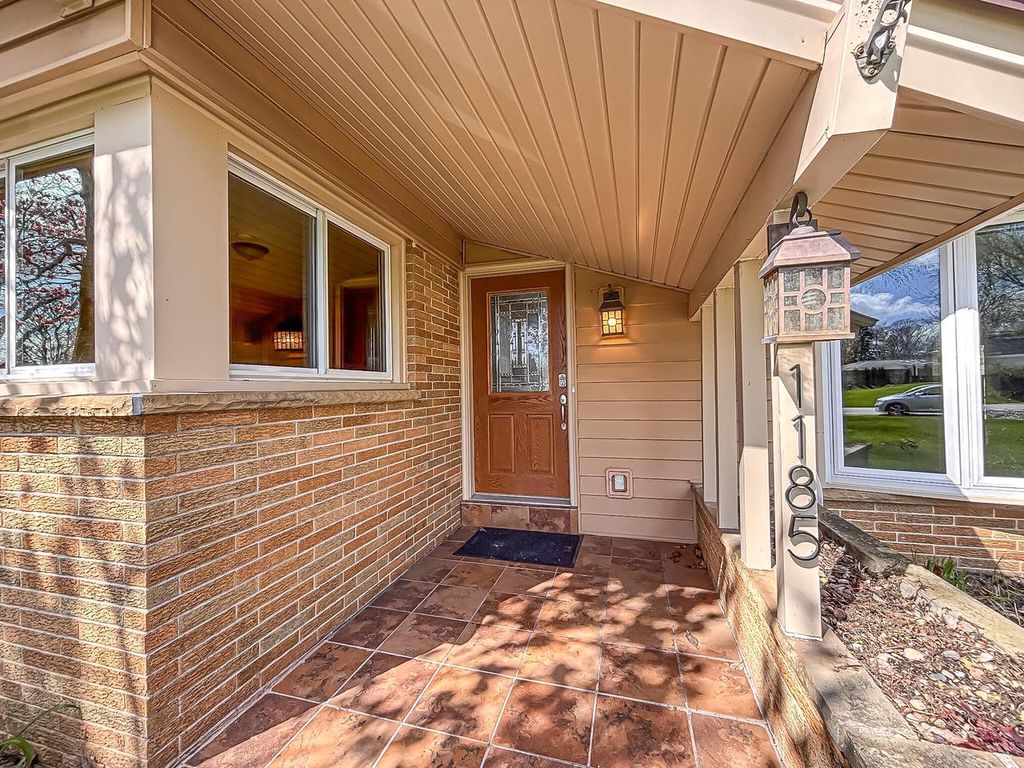 Photo of 1185 Apache TRAIL, Brookfield, WI 53005 (MLS # 1958886)