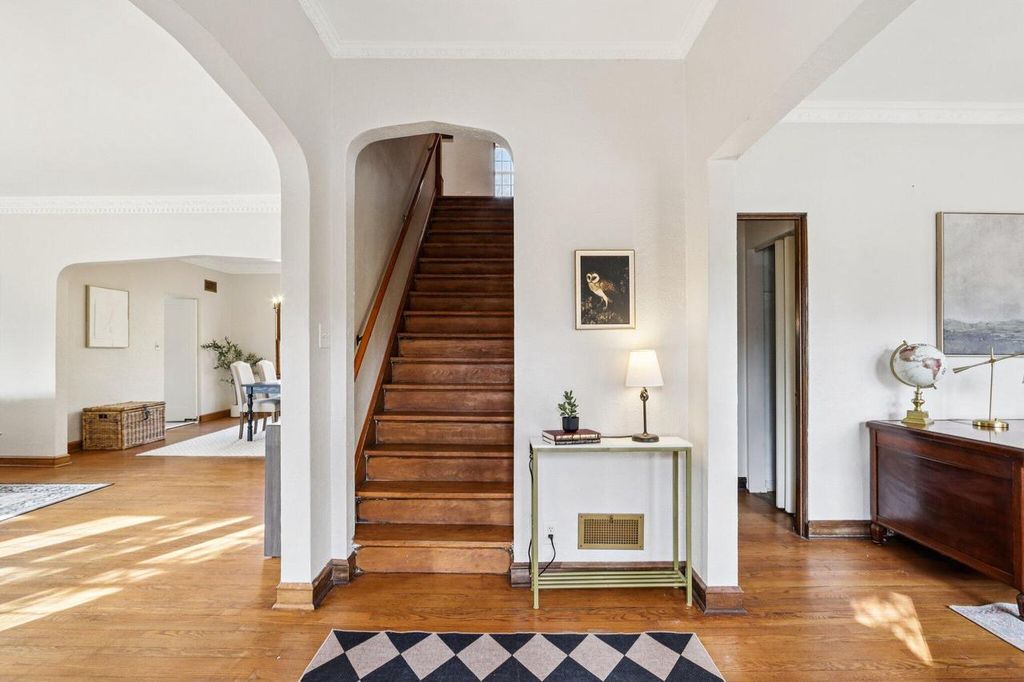 Photo of 858 E Glen AVENUE, Whitefish Bay, WI 53217 (MLS # 1951141)