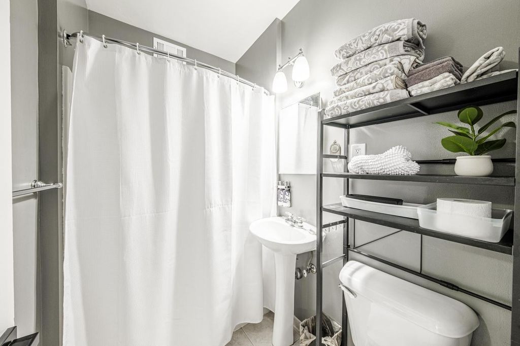 Photo of 1028 E Juneau AVENUE #812, Milwaukee, WI 53202 (MLS # 1949657)