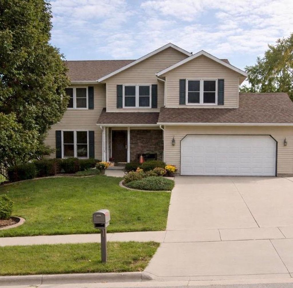 Photo of 422 Oakwood DRIVE, Oregon, WI 53575 (MLS # 2020302)