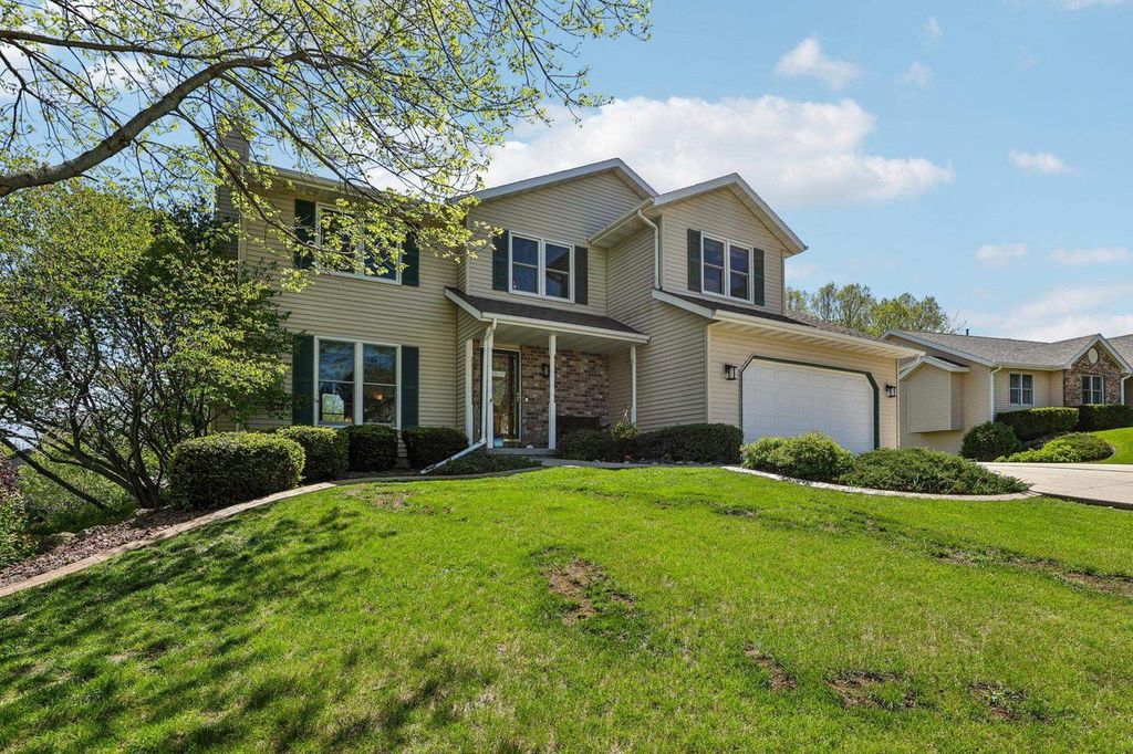 Photo of 422 Oakwood DRIVE, Oregon, WI 53575 (MLS # 2020302)