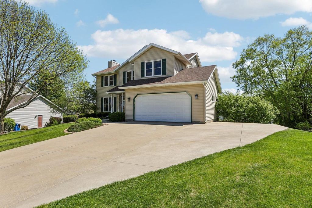 Photo of 422 Oakwood DRIVE, Oregon, WI 53575 (MLS # 2020302)