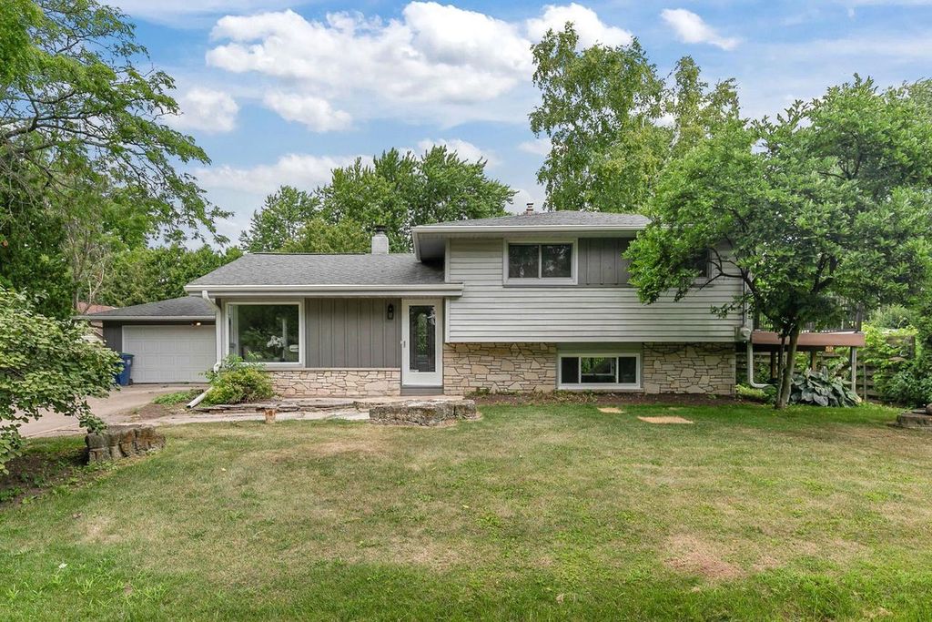 Photo of 1655 S Park AVENUE, Neenah, WI 54956 (MLS # 50329602)