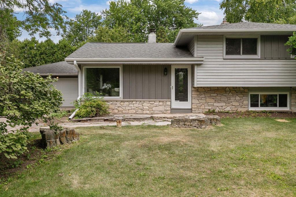 Photo of 1655 S Park AVENUE, Neenah, WI 54956 (MLS # 50329602)