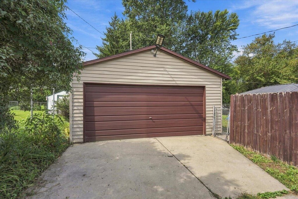 Photo of 2133 S 89th STREET, West Allis, WI 53227 (MLS # 1979641)