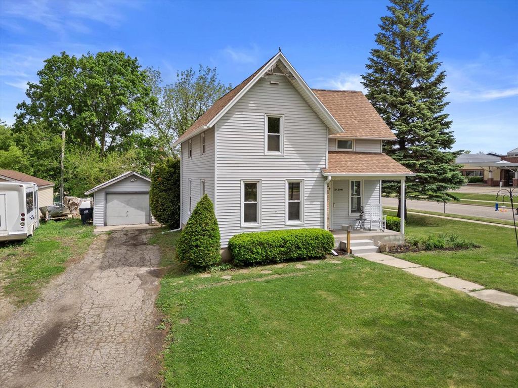 Photo of 220 E Walworth STREET, Elkhorn, WI 53121 (MLS # 1963206)