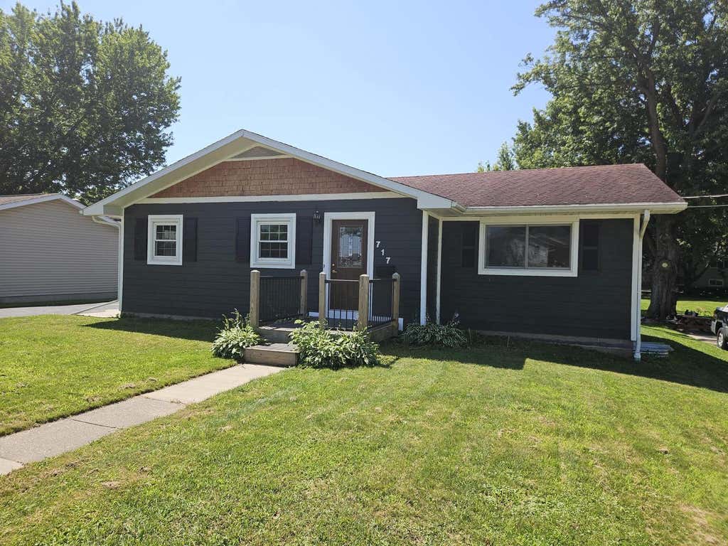 Photo of 717 Austin St, Sparta, WI 54656 (MLS # 1970909)