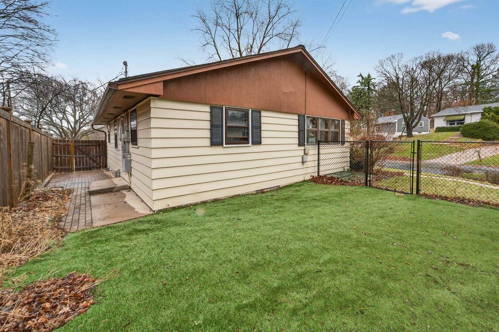 Photo of 518 Bowman AVENUE, Madison, WI 53716 (MLS # 2020190)