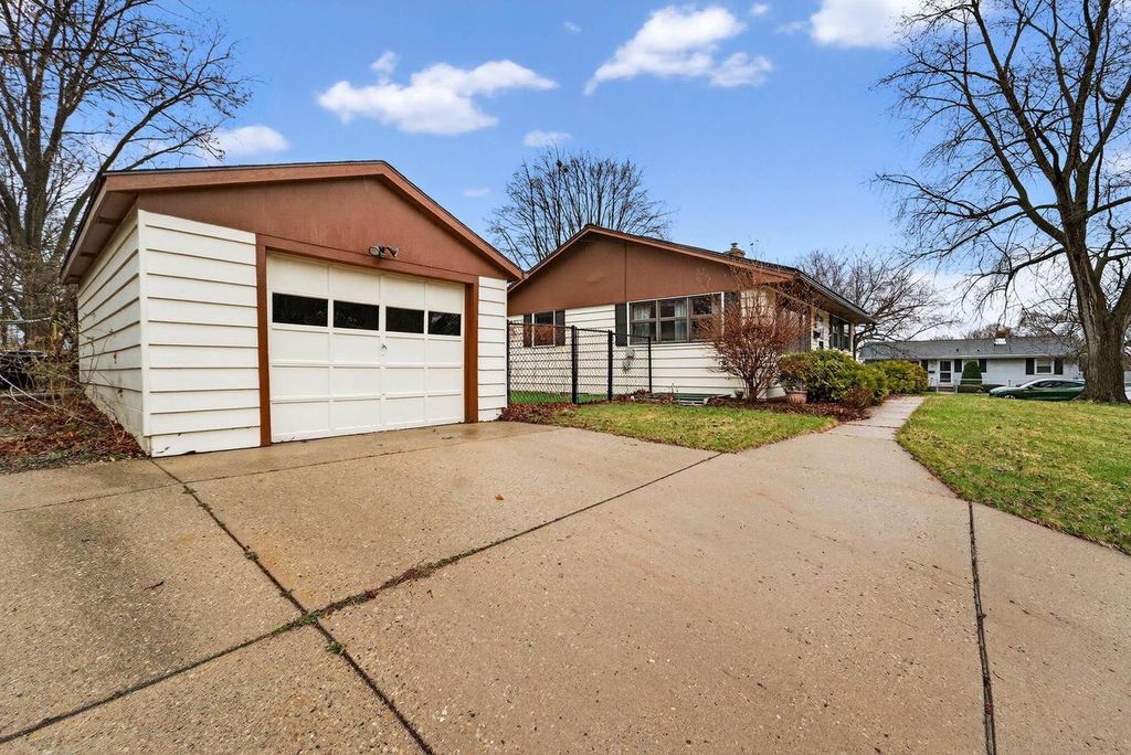 Photo of 518 Bowman AVENUE, Madison, WI 53716 (MLS # 2020190)