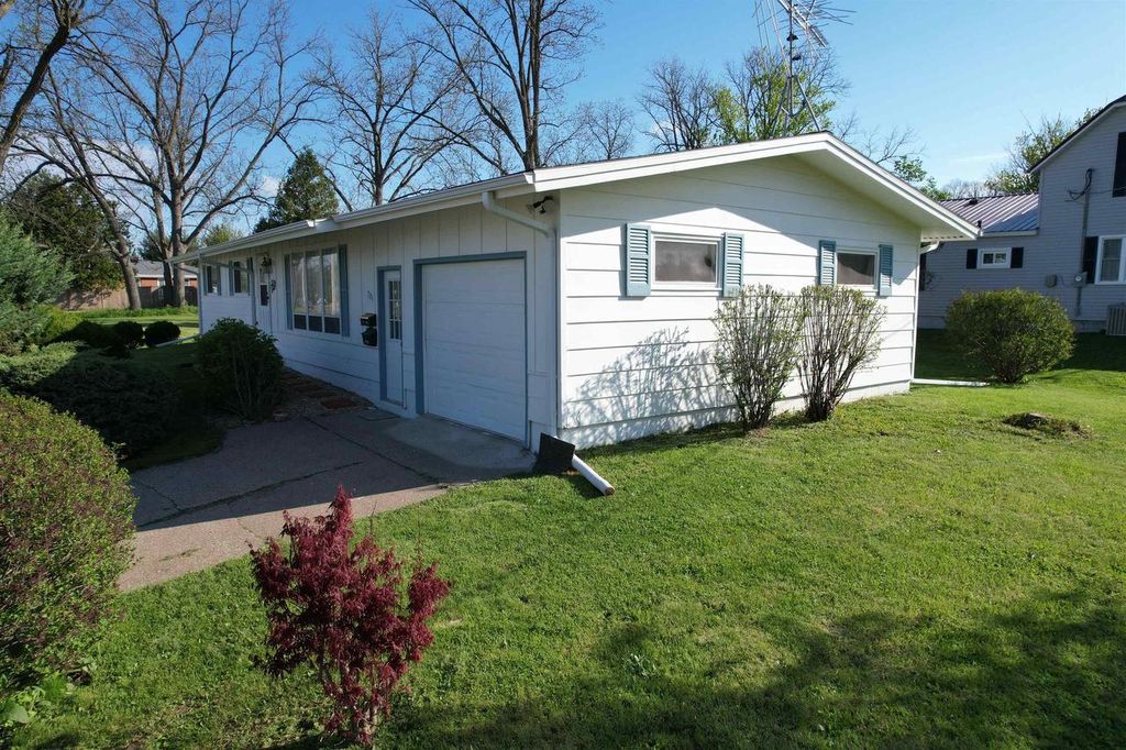 Photo of 725 Lancaster STREET, Platteville, WI 53818 (MLS # 2021959)