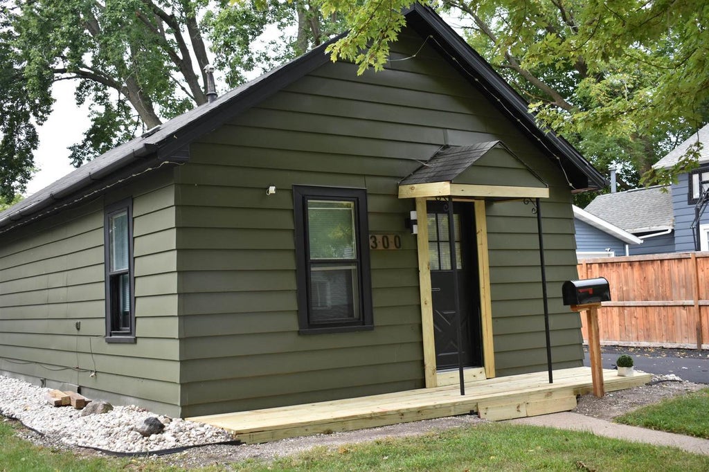 Photo of 300 E 10th STREET, Fond Du Lac, WI 54935 (MLS # 2031874)