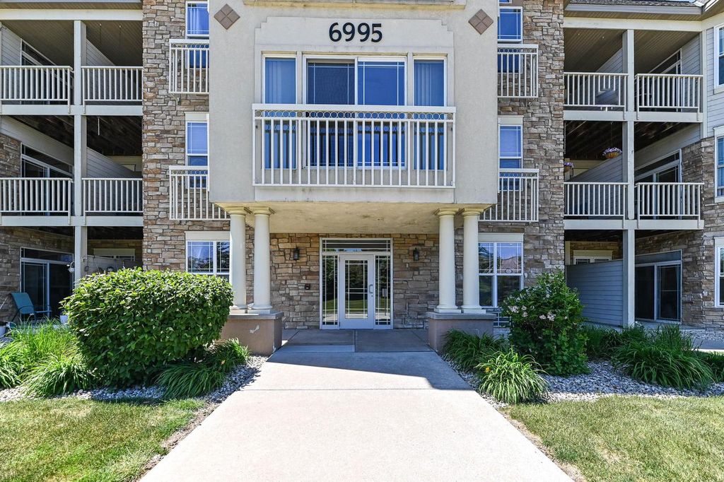 Photo of 6995 S Riverwood BOULEVARD #S-202, Franklin, WI 53132 (MLS # 1964711)