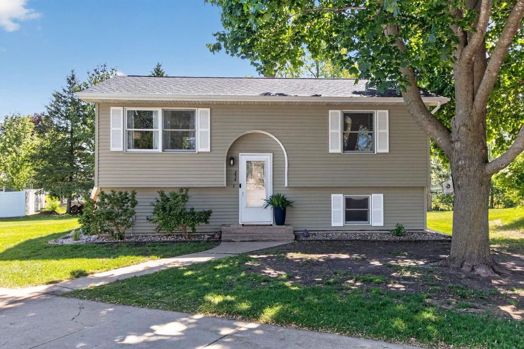 Photo of 254 Lakeview COURT, Hortonville, WI 54944 (MLS # 50326411)