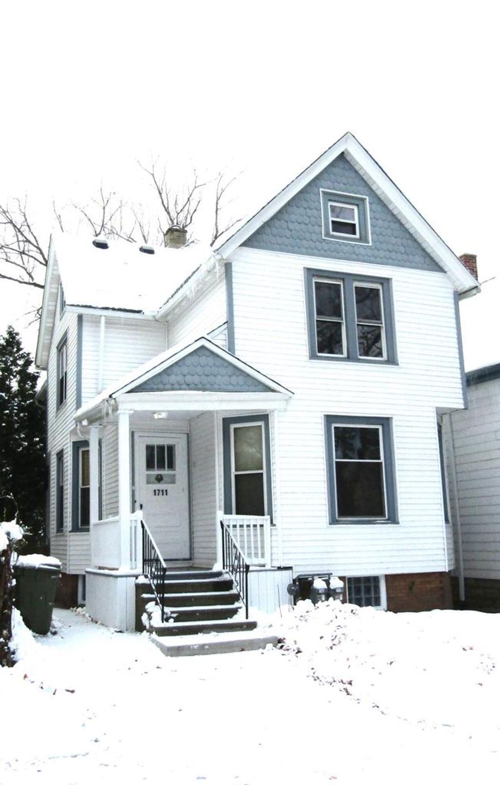 Photo of 1711 E Belleview PLACE, Milwaukee, WI 53211 (MLS # 1944400)