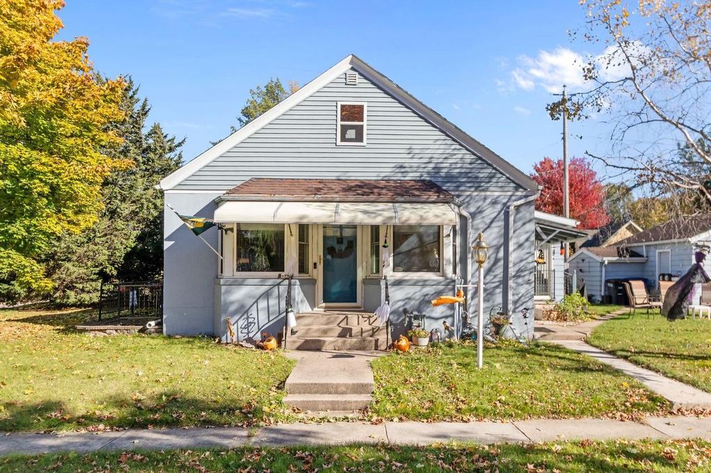 Photo of 418 Stevens COURT, Oshkosh, WI 54901 (MLS # 50317410)