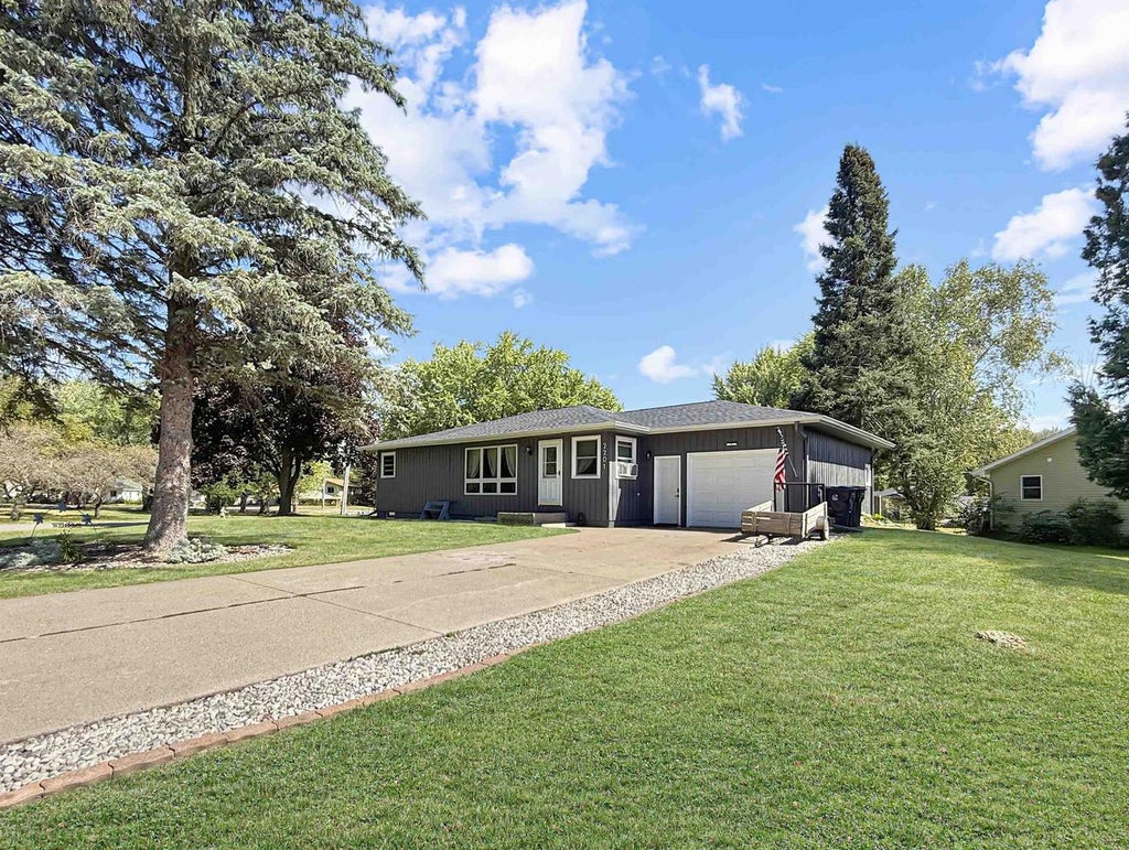 Photo of 2201 S Wallonnie DRIVE, Marshfield, WI 54449 (MLS # 22604262)
