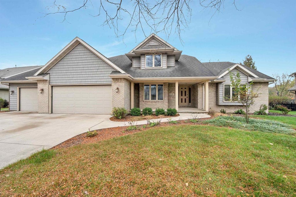Photo of 116 Shalimar COURT, Combined Locks, WI 54113 (MLS # 50334972)