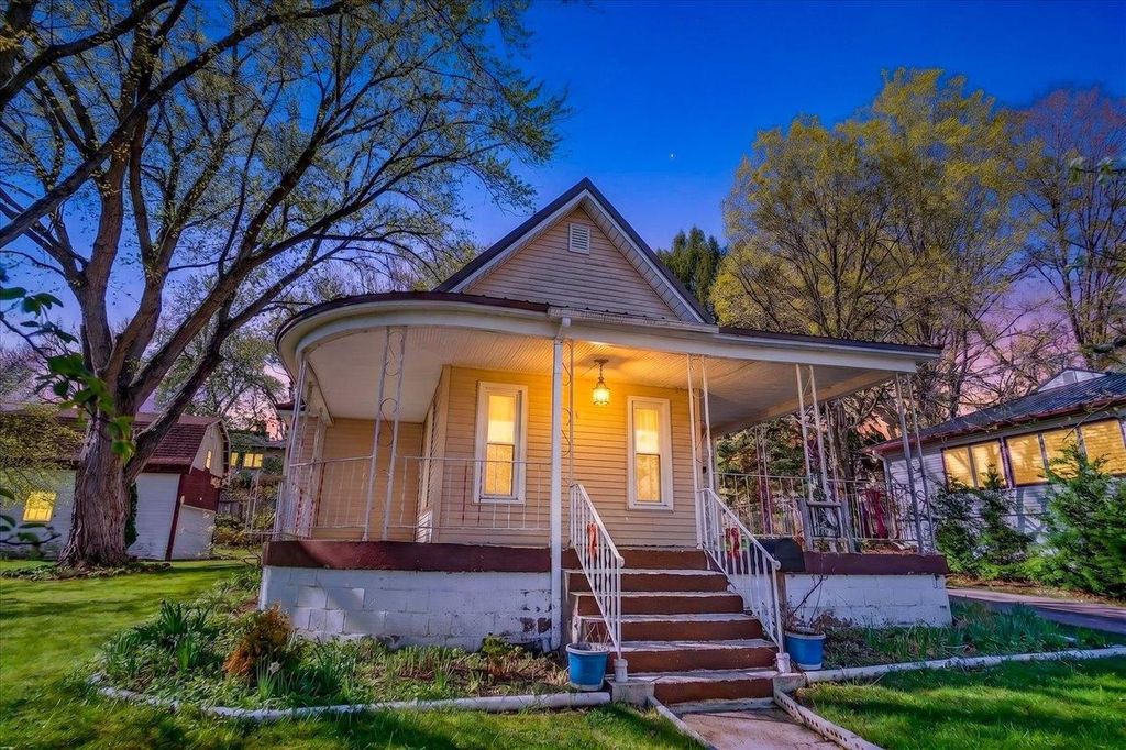 Photo of 519 5th AVENUE, Baraboo, WI 53913 (MLS # 2018460)