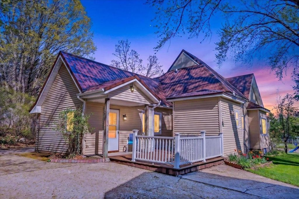 Photo of 519 5th AVENUE, Baraboo, WI 53913 (MLS # 2018460)