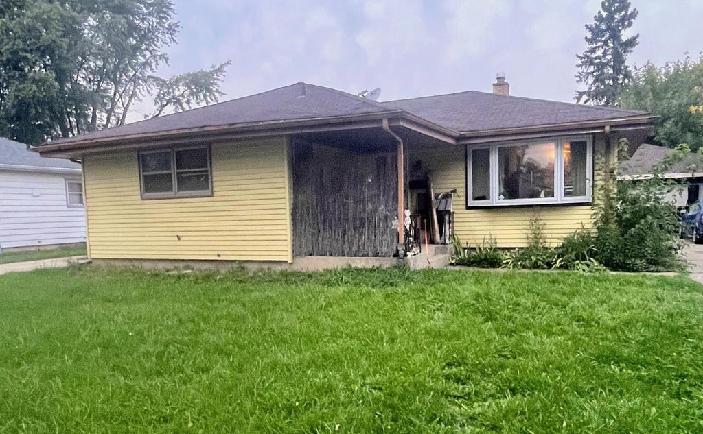 Photo of 10402 W Birch AVENUE, Milwaukee, WI 53225 (MLS # 1984466)