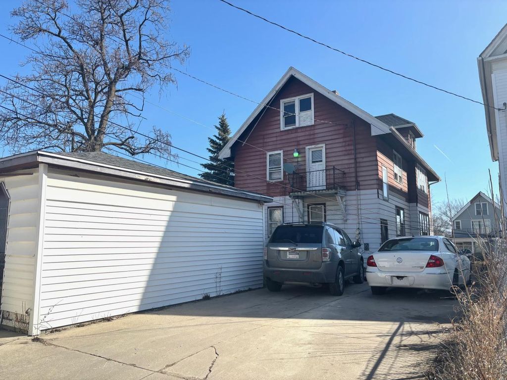 Photo of 1925 N 27th STREET #1927, Milwaukee, WI 53208 (MLS # 1939778)