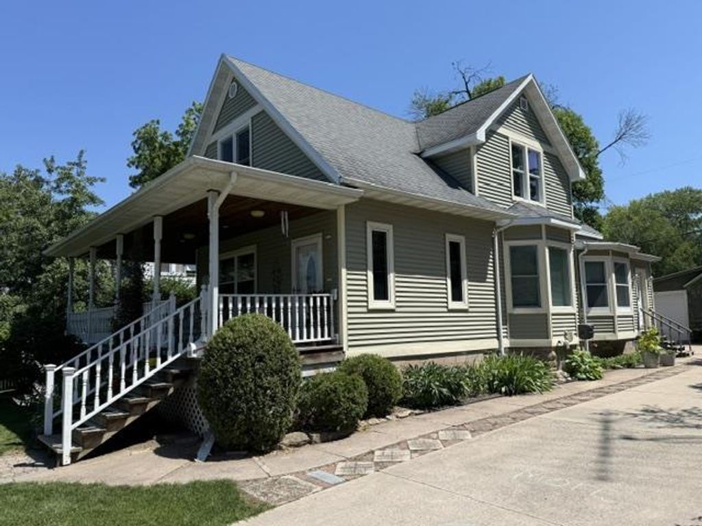 Photo of 656 Oak STREET, Neenah, WI 54956 (MLS # 50329099)