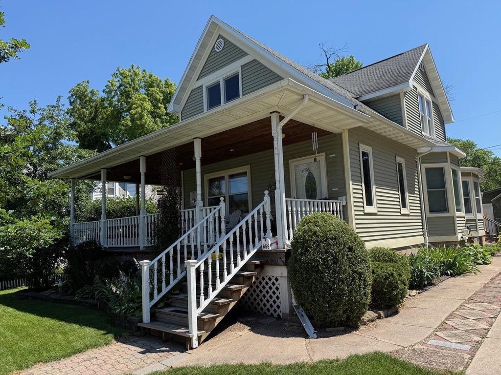Photo of 656 Oak STREET, Neenah, WI 54956 (MLS # 50329099)