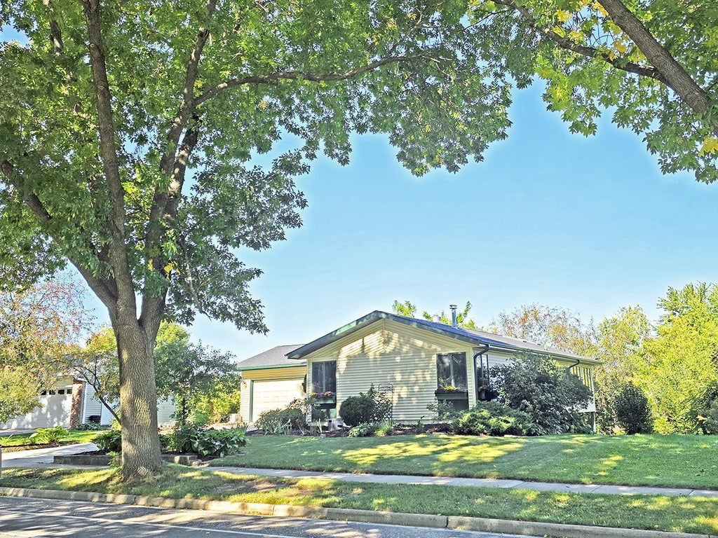 Photo of 3302 Portage ROAD, Madison, WI 53704 (MLS # 2033411)