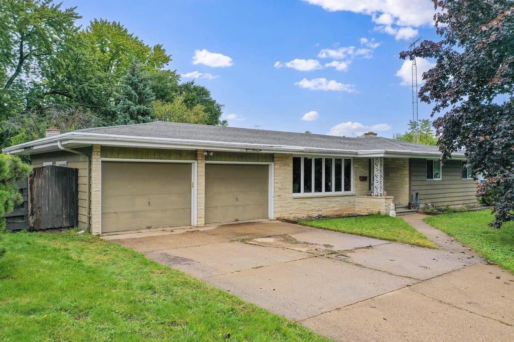 Photo of 1530 W 7th AVENUE, Oshkosh, WI 54902 (MLS # 50333699)
