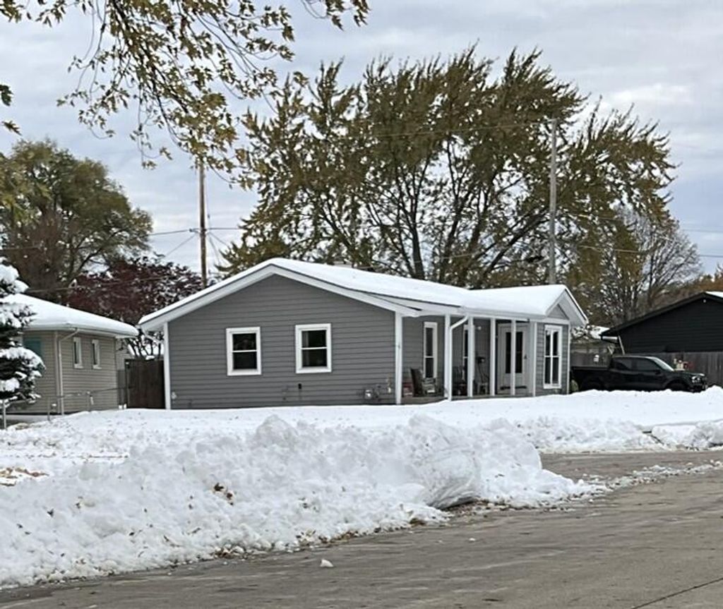 Photo of 8540 14th AVENUE, Kenosha, WI 53143 (MLS # 1942678)