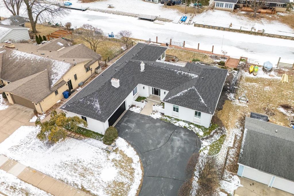 Photo of 933 Starboard COURT, Oshkosh, WI 54901 (MLS # 50321634)