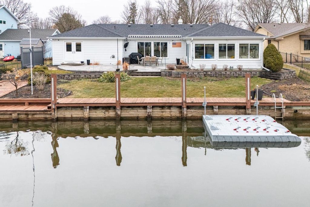 Photo of 933 Starboard COURT, Oshkosh, WI 54901 (MLS # 50321634)