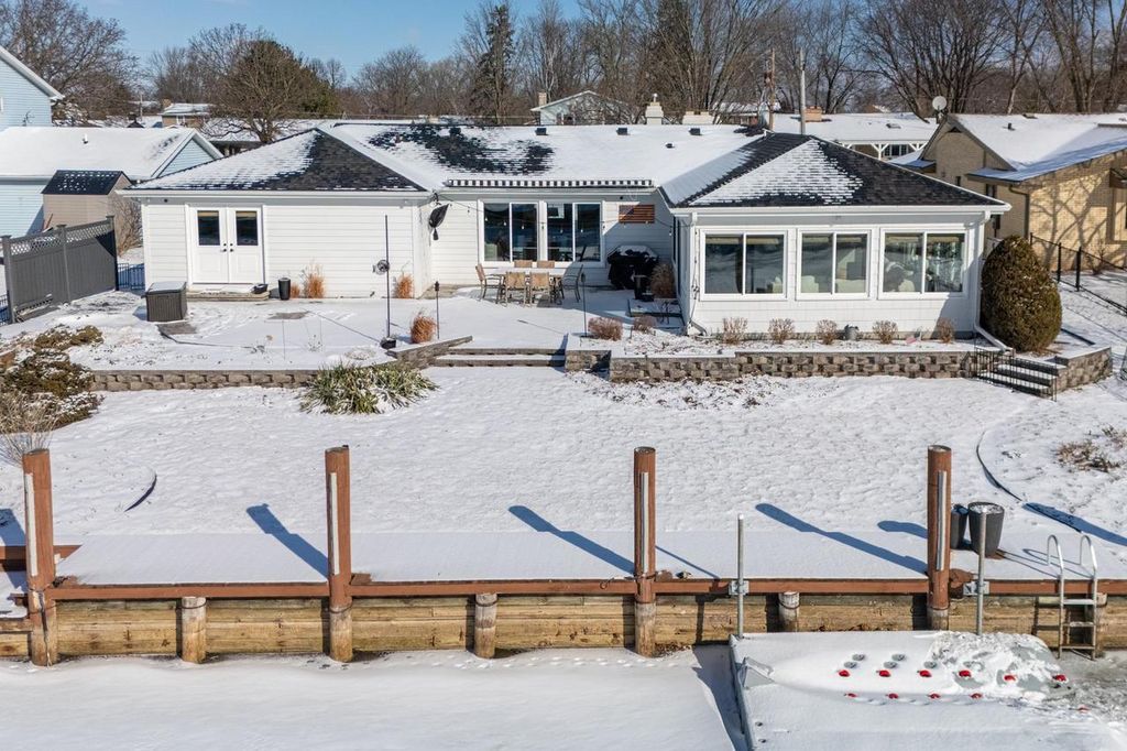 Photo of 933 Starboard COURT, Oshkosh, WI 54901 (MLS # 50321634)