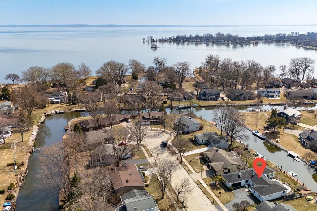 Photo of 933 Starboard COURT, Oshkosh, WI 54901 (MLS # 50321634)