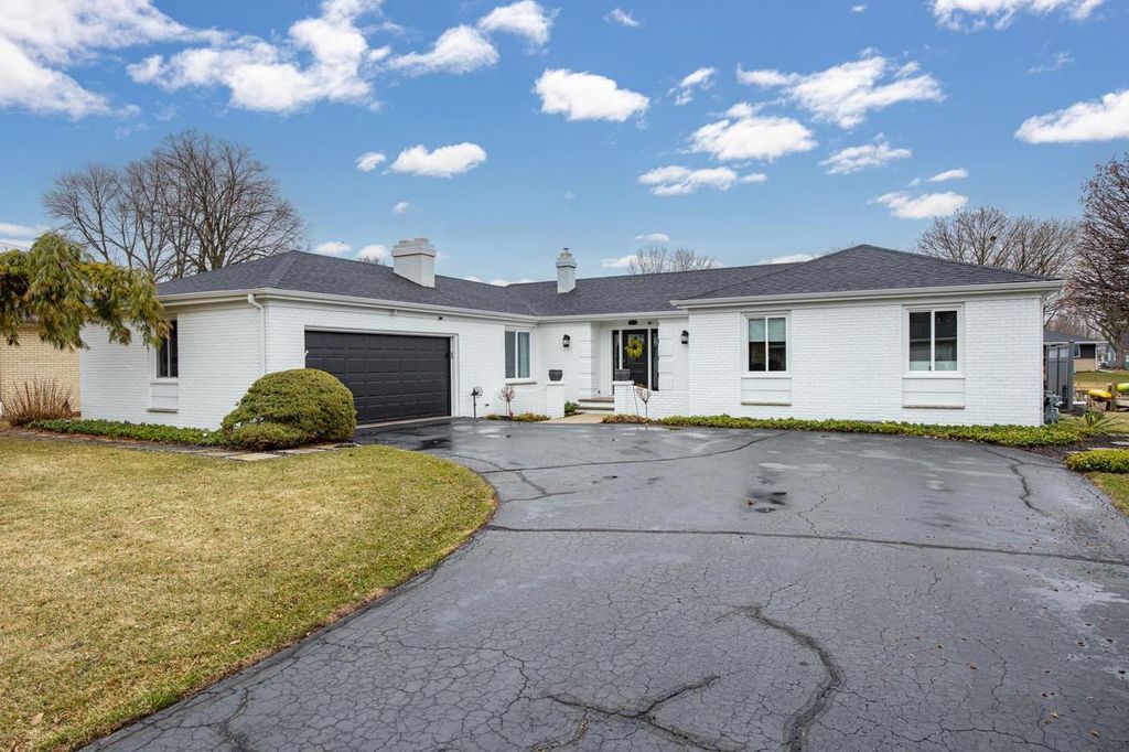 Photo of 933 Starboard COURT, Oshkosh, WI 54901 (MLS # 50321634)